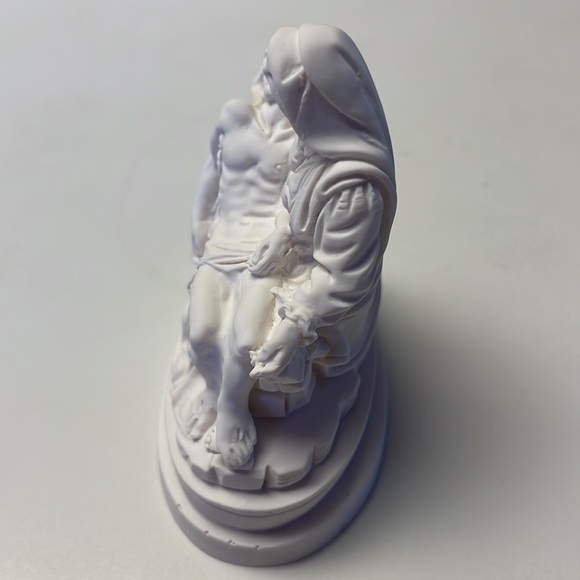 Pieta of Michelangelo in White Composite Statue 3.5” Tall. - Picture 3 of 6